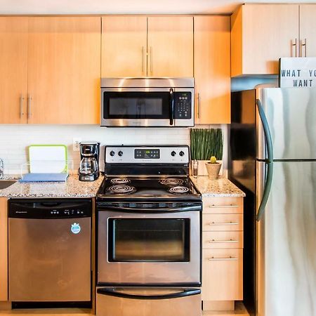 Micasa Suites - Stylish Condo In Maple Leaf Square Toronto Esterno foto
